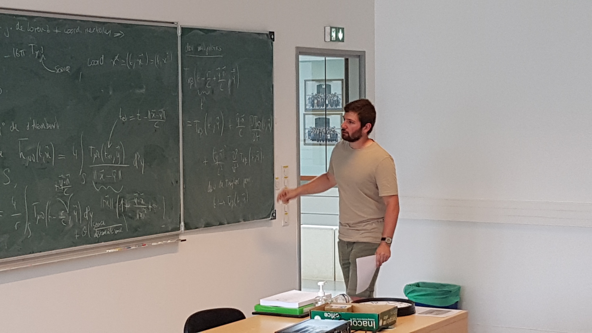 Paul Ramond donnant un cours sur les ondes gravitationnelles à ENSTA Paris