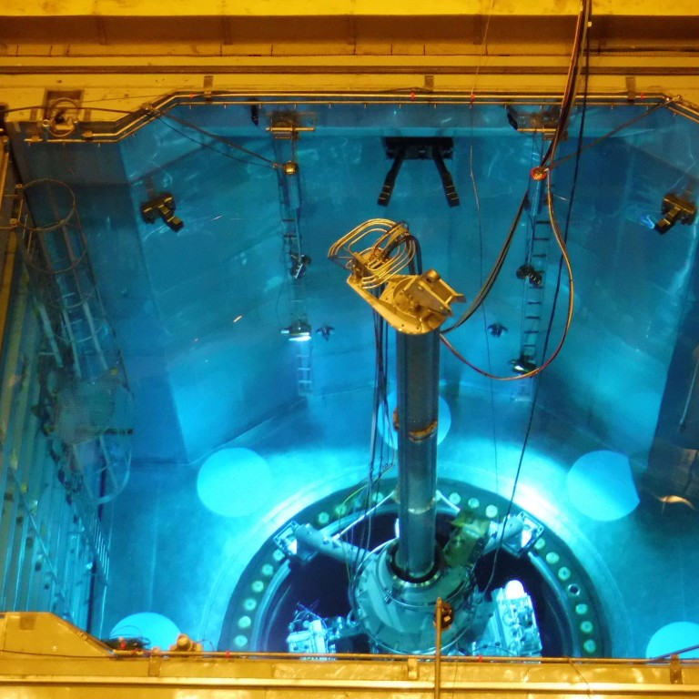 Guide d'onde immergé dans le contexte de la production nucléaire, ici l'EPR de Flamanville