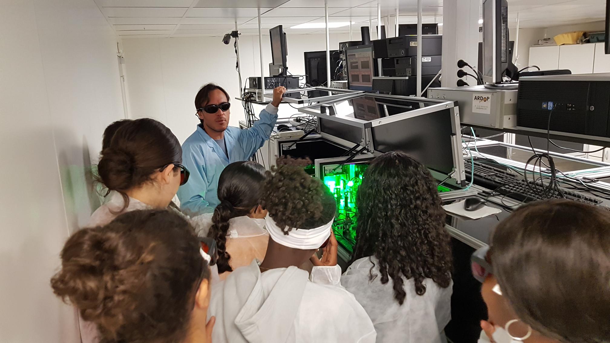 Collégiennes de Trappes en visite au LOA