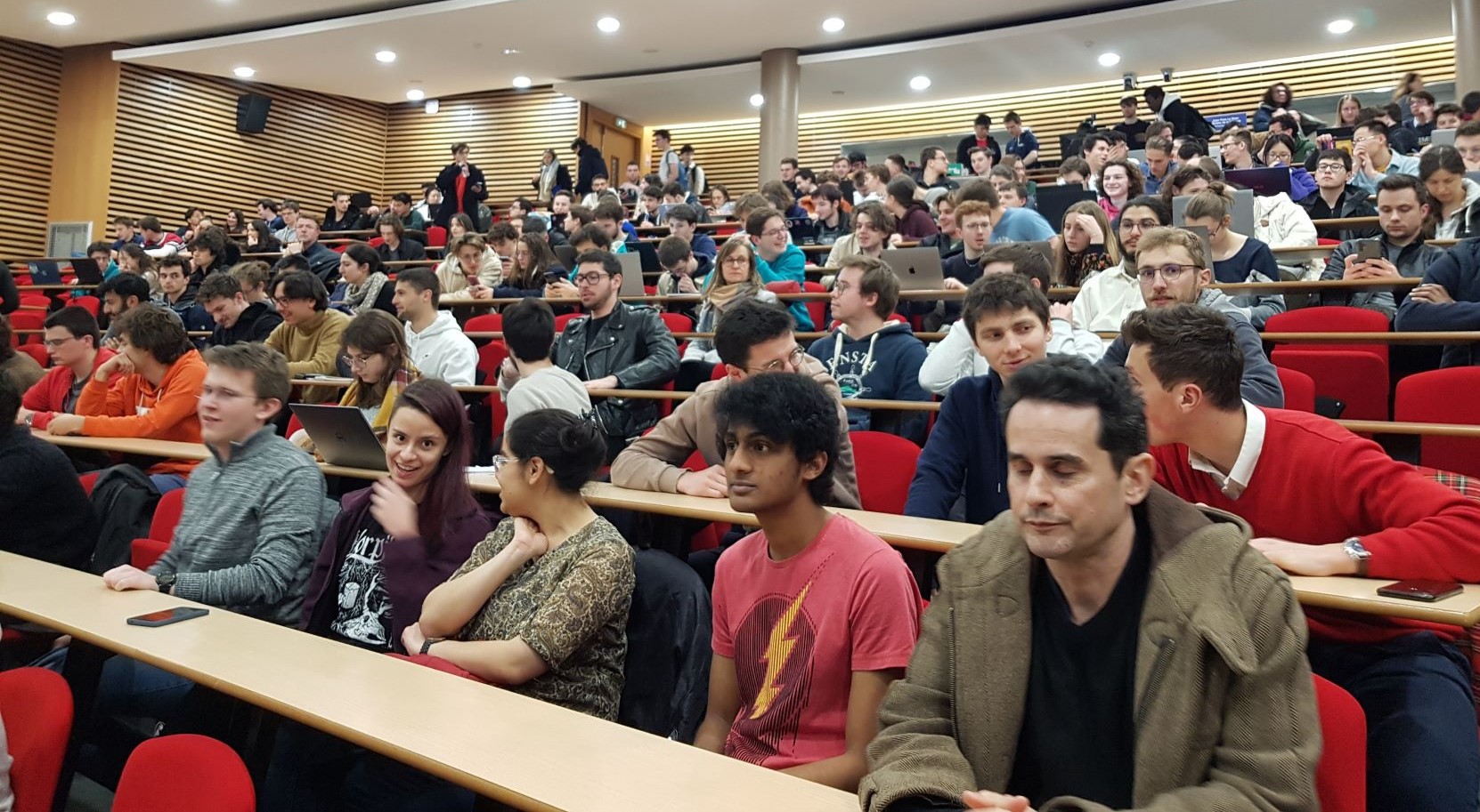 L'amphithéâtre Duhamel plein pour assister à la conférence de Cédric Villani