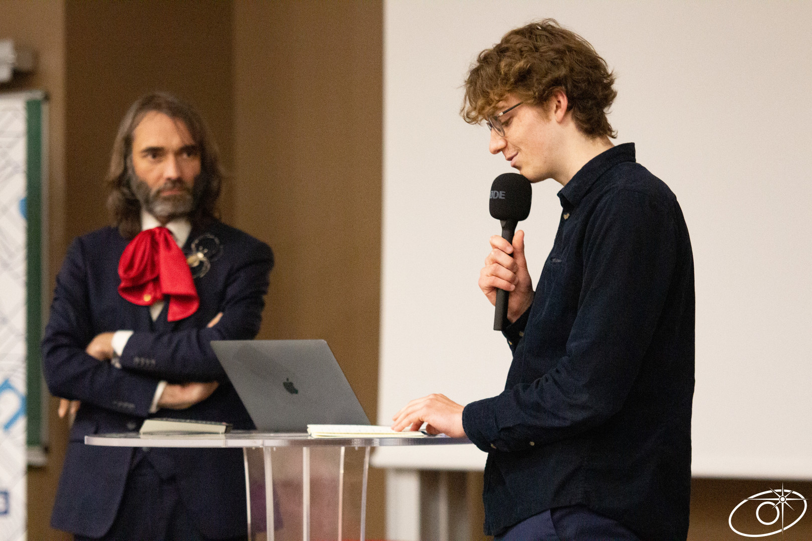 Cédric Villani accueilli par Léopold Maheux, président-fondateur des Lundis d'ENSTA Paris.