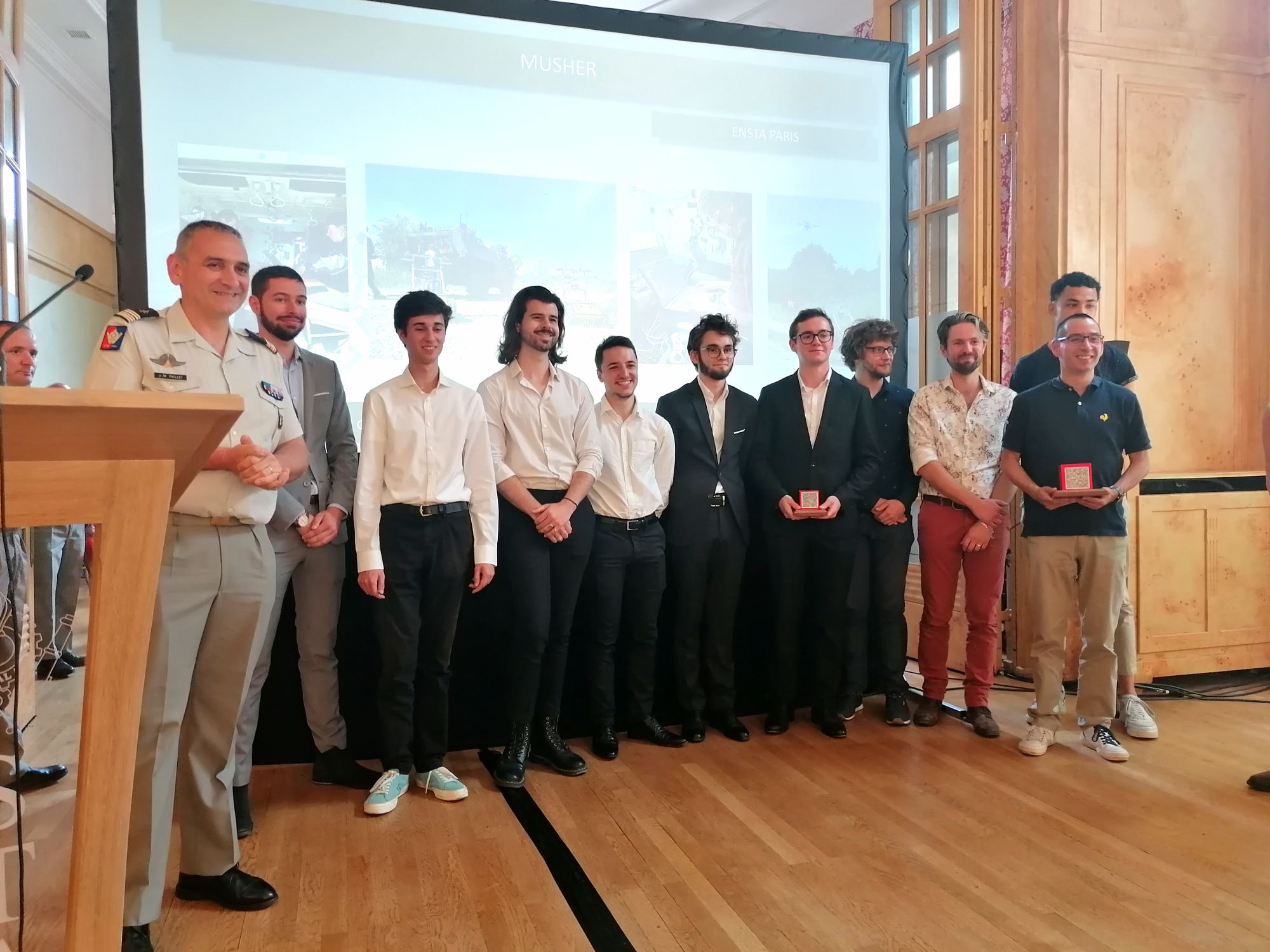 L'équipe d'ENSTA Paris recevant le prix de la préparation tactique suite à sa participation au deuxième challenge CoHoMa