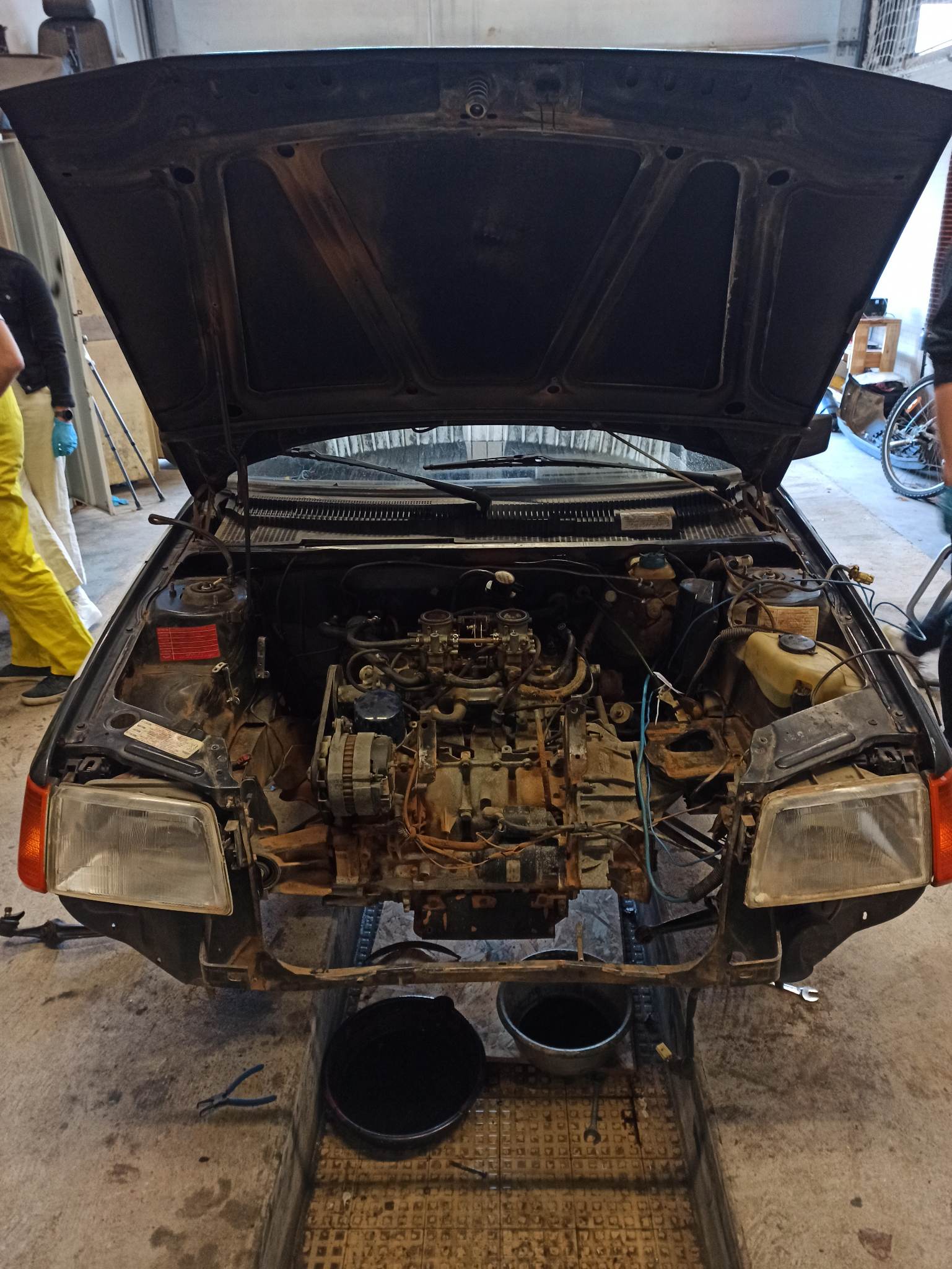 Peugeot 205 XT en cours de transition du thermique à l'électrique