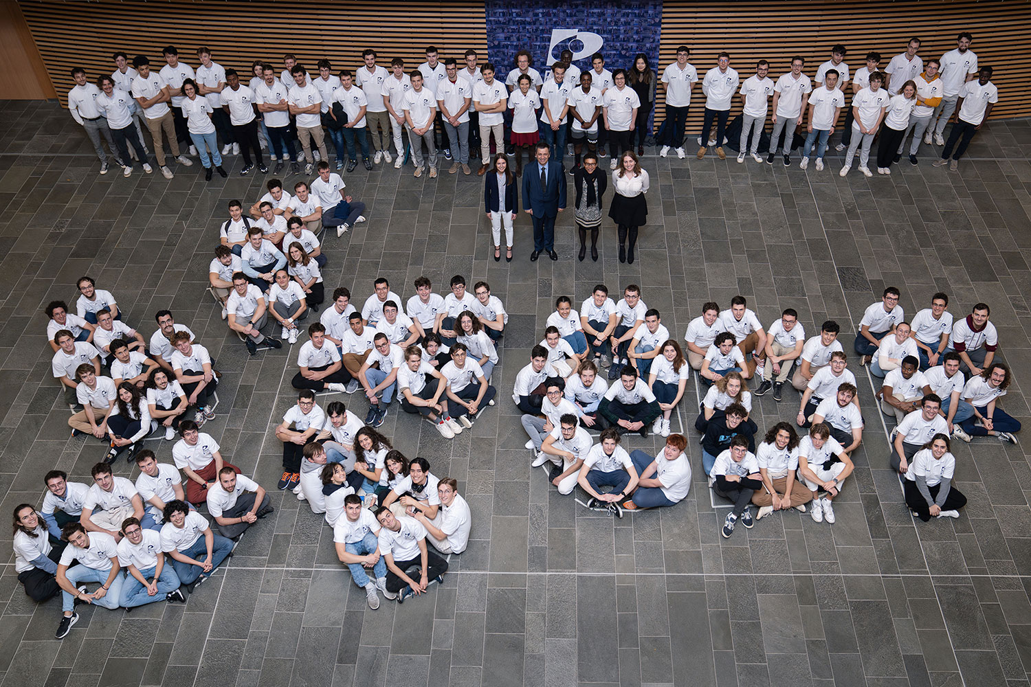 Le logo EDF formé par les élèves de la promotion 2024 d'ENSTA Paris