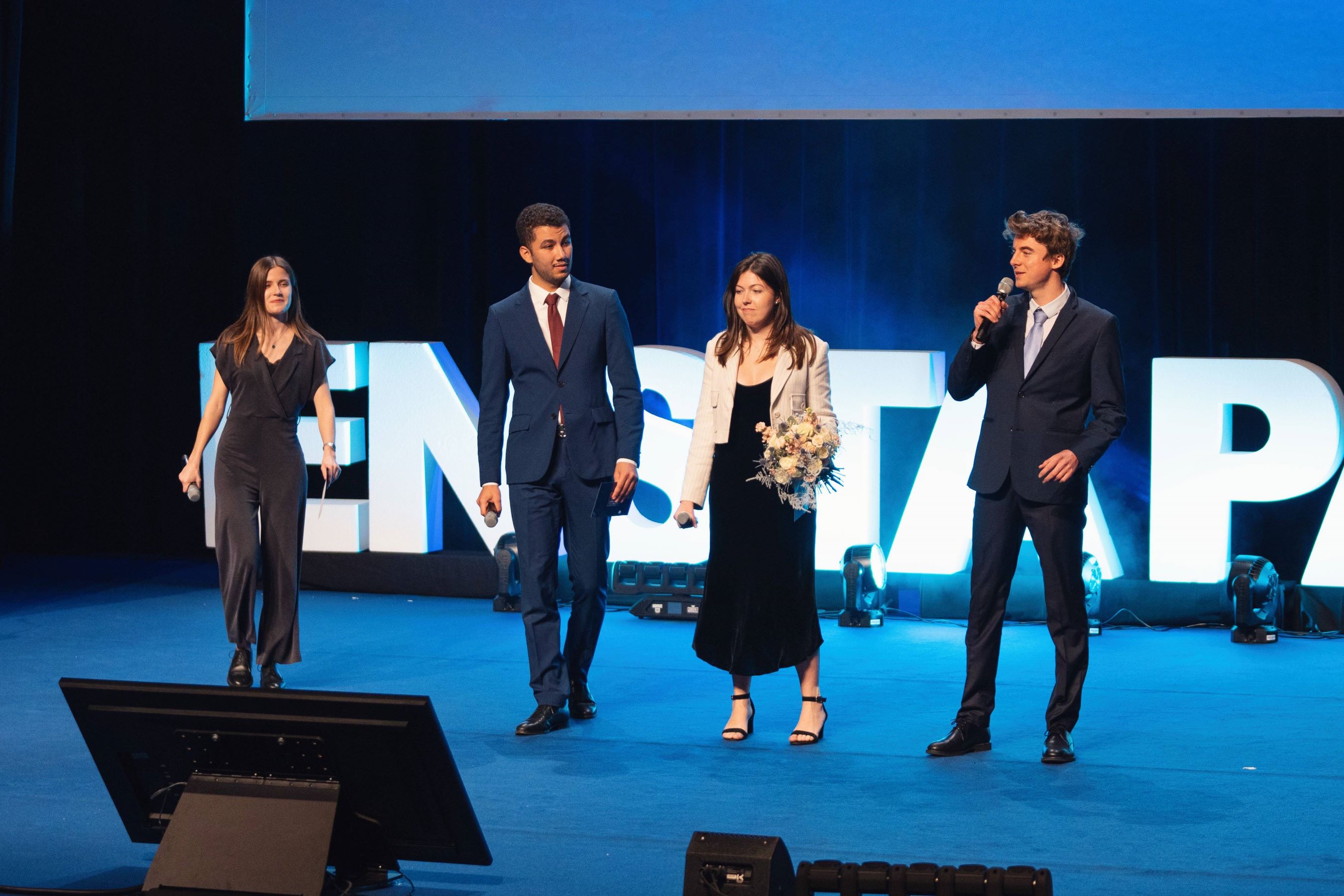 Les animateurs de la remise des diplômes 2024, de gauche à droite Marion, Zeyd, Cynthia et Bastien