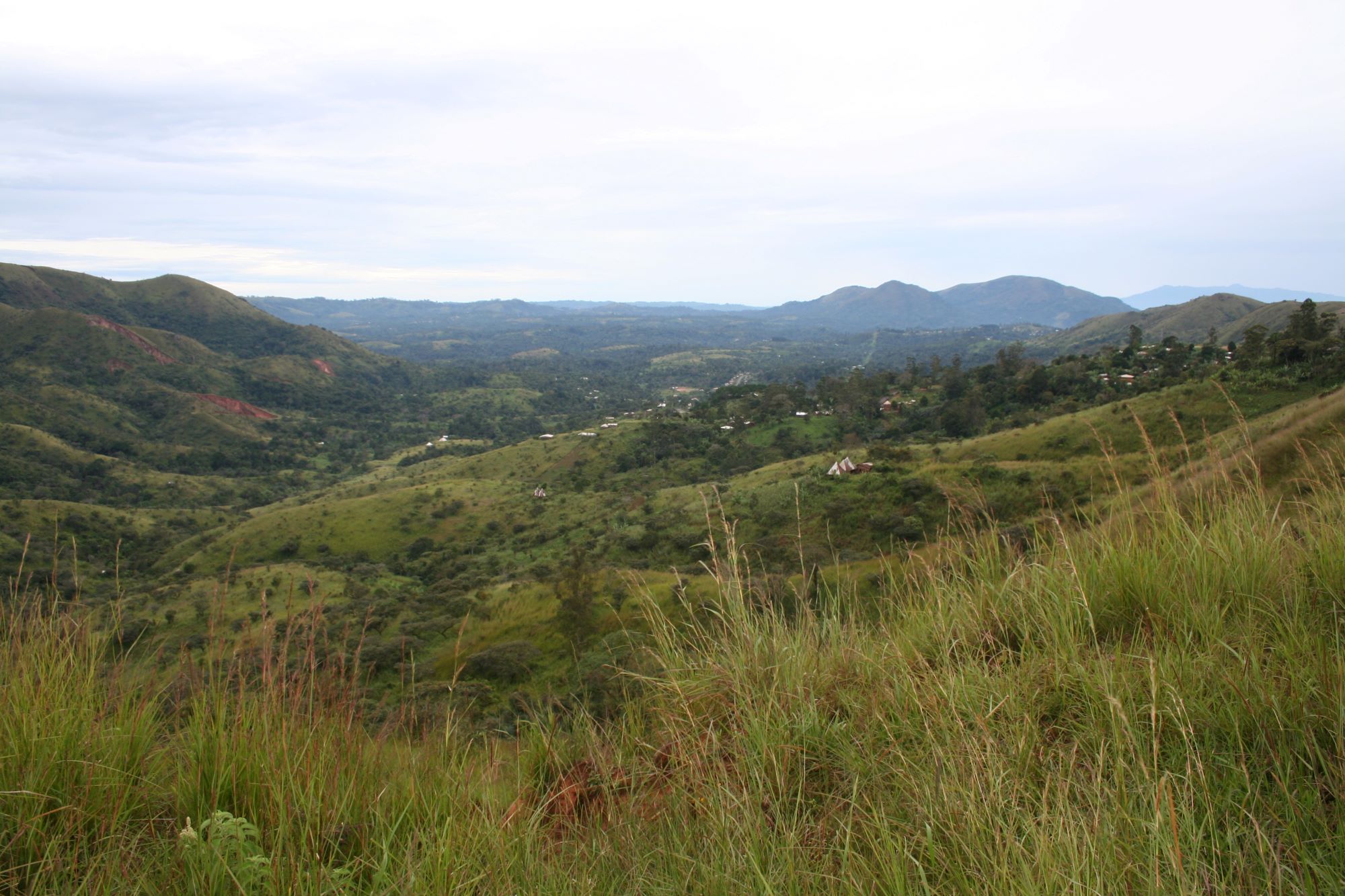Paysage typique du département des Hauts-Plateaux, à l'ouest du Cameroun