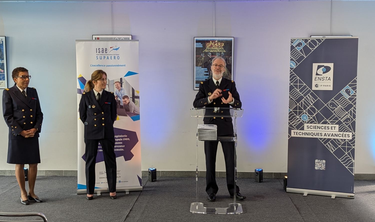 Élisabeth Crépon, Émilie Tota, Christophe Simon lors de la remise de diplômes du CADS
