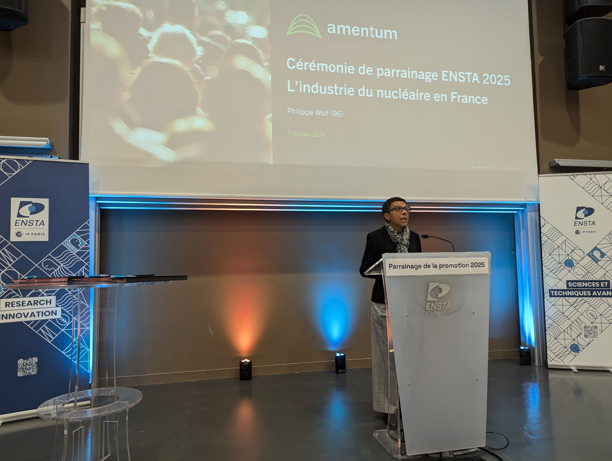 Élisabeth Crépon accueillant Amentum à la cérémonie de parrainage de la promo 2025