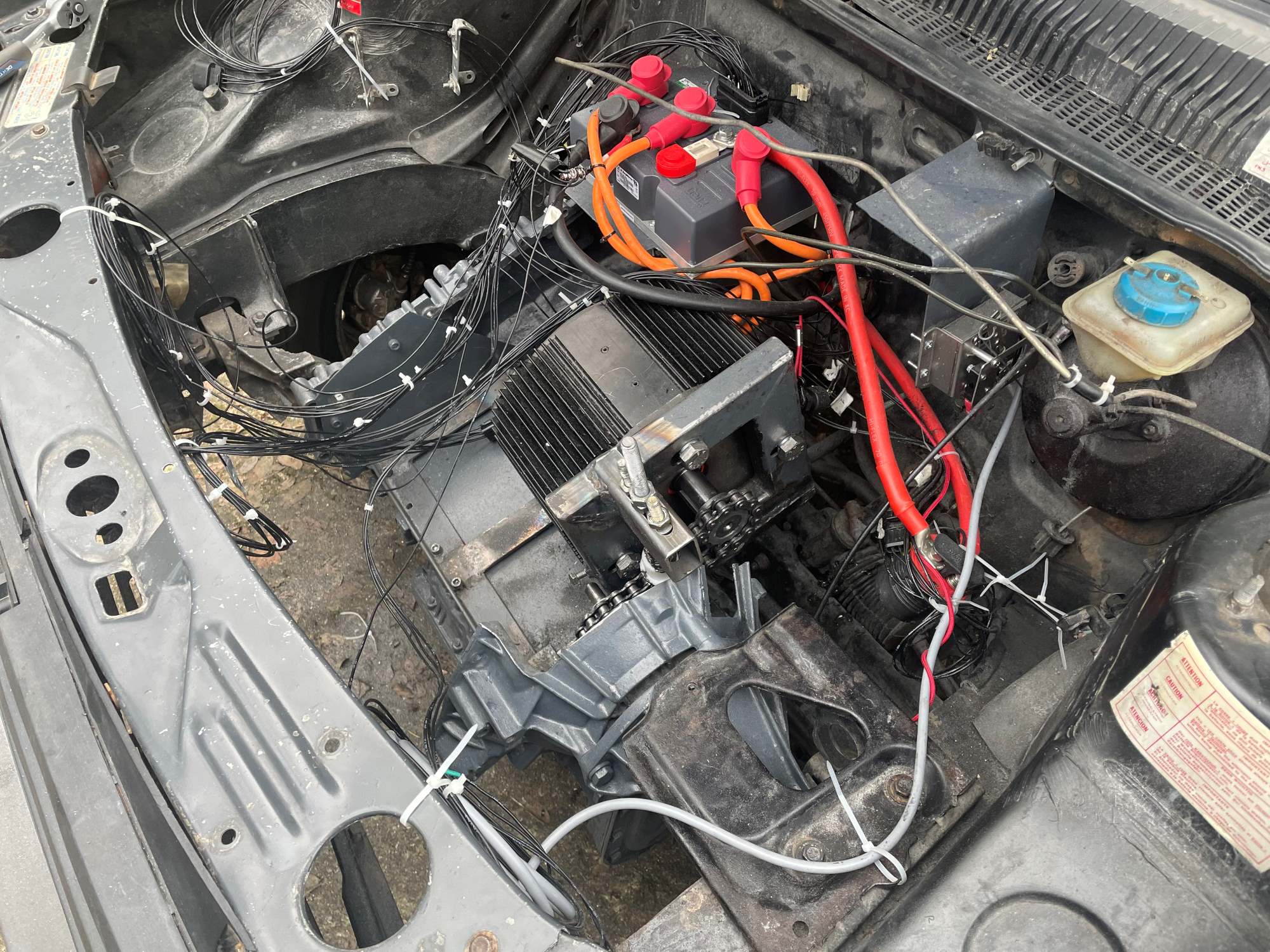 Relier le moteur électrique à la boite de vitesse d'origine n'a pas été chose facile